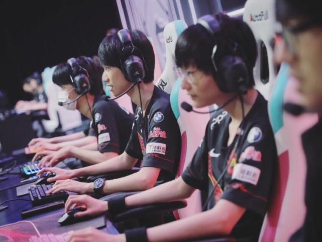 她在赛后接 她在赛后接